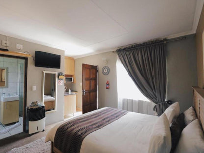 Economy Double Room @ Ledumo Lodge Guesthouse
