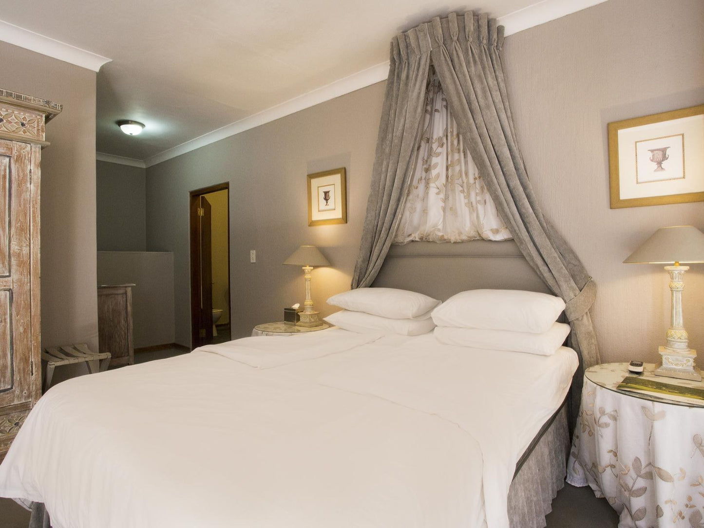 Luxury Prestige Room 4 @ Leeuwenhof Country Lodge & Garden Spa