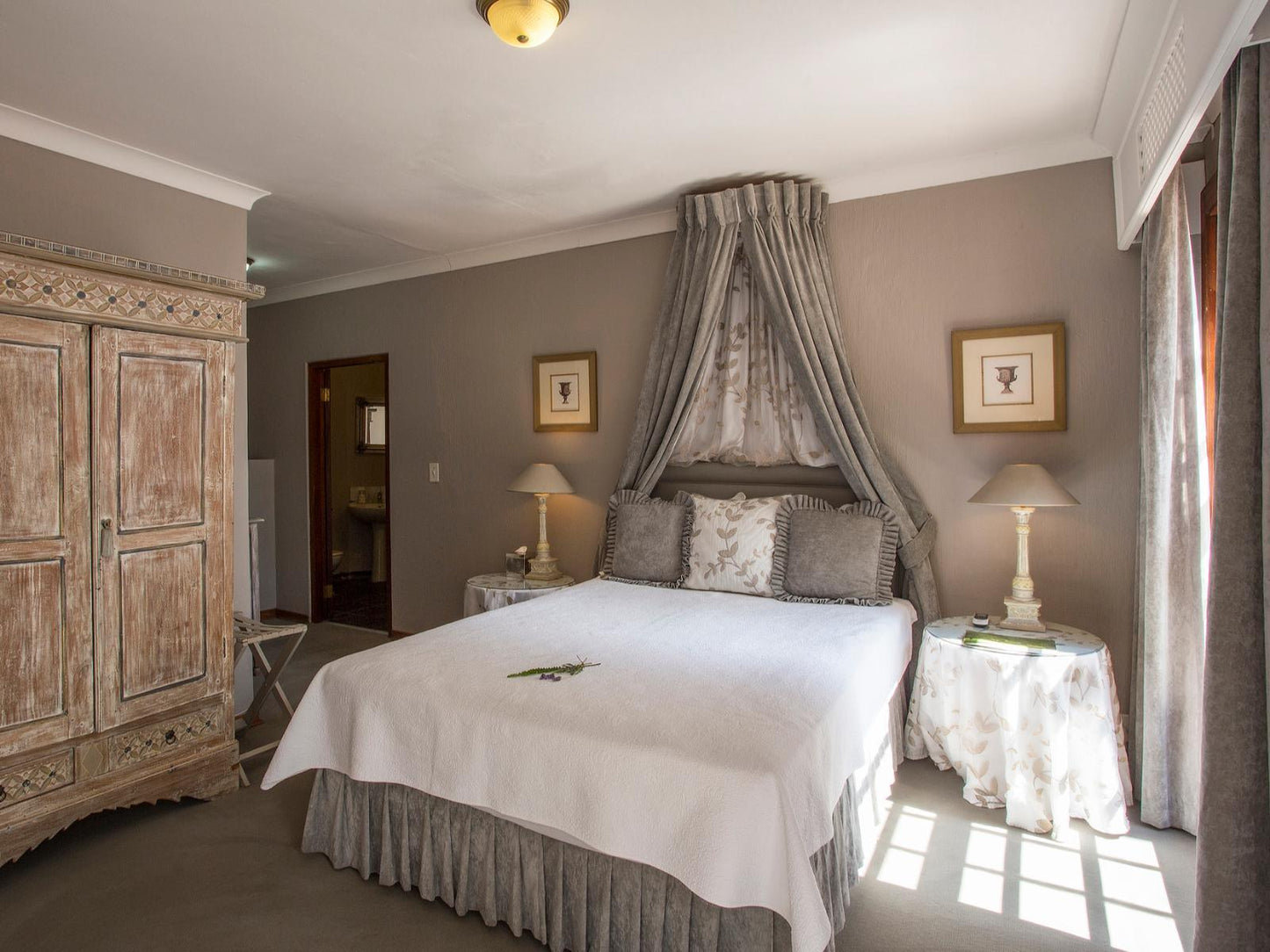 Luxury Prestige Room 4 @ Leeuwenhof Country Lodge & Garden Spa