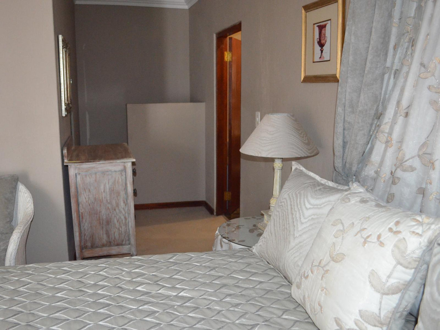 Luxury Prestige Room 4 @ Leeuwenhof Country Lodge & Garden Spa