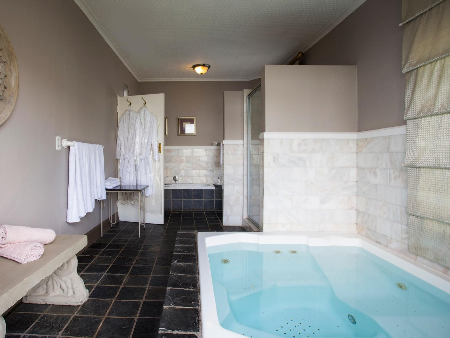 Tau Suite @ Leeuwenhof Country Lodge & Garden Spa