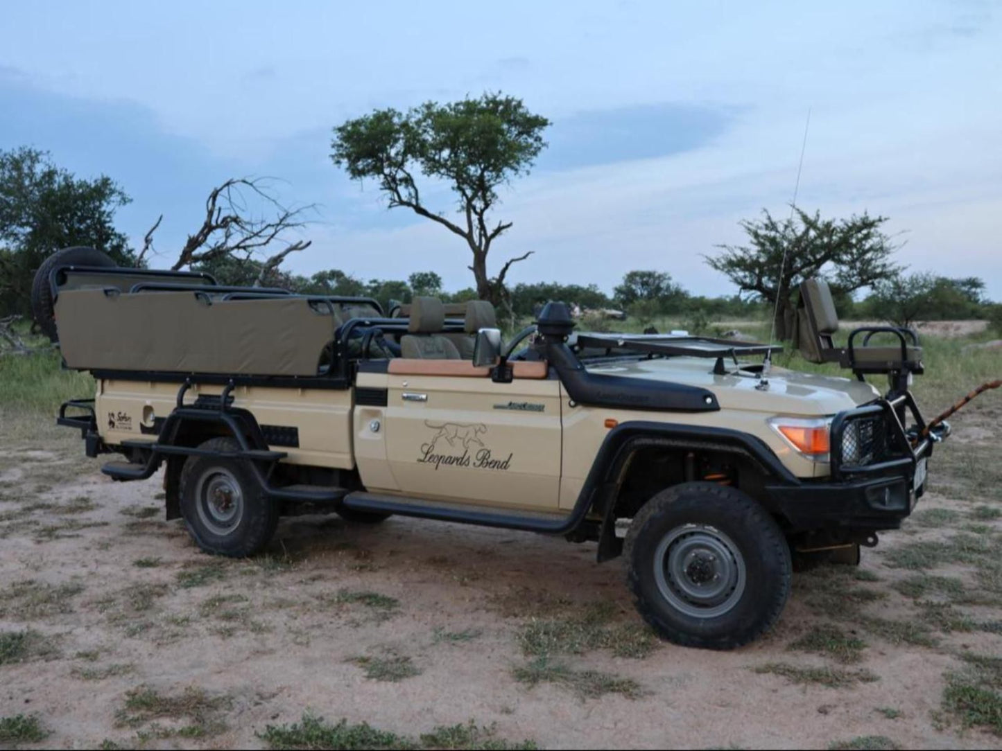 Leopard'S Bend Bush Lodge, Vehicle