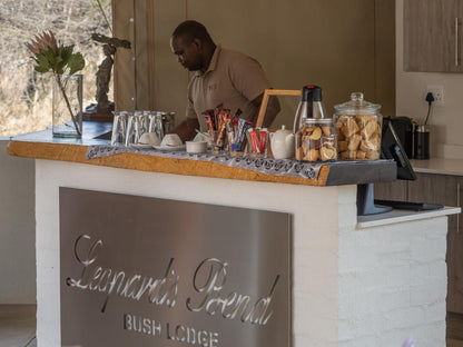 Leopard'S Bend Bush Lodge, Face, Person, One Face, Bottle, Drinking Accessoire, Drink, Profile Face