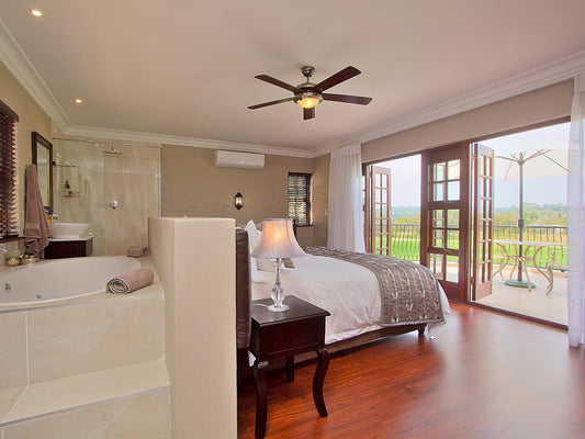 Executive King Room with Balcony @ Leopardsong Manor