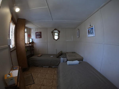 The Small Twin Cabin Room @ Leo's Den