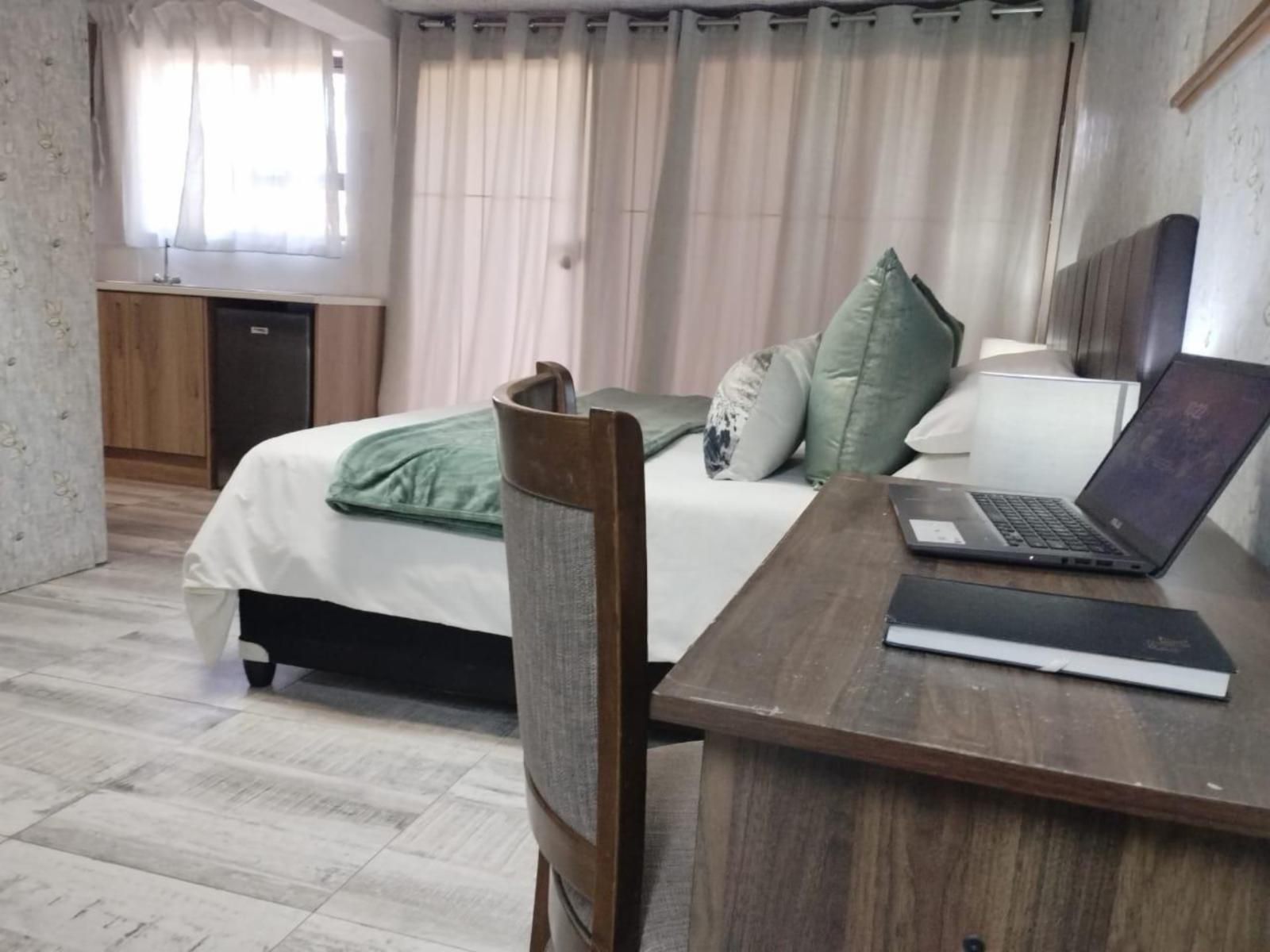 Lesedi Guesthouse Middleburg, King Studio Apartment 3, Bedroom