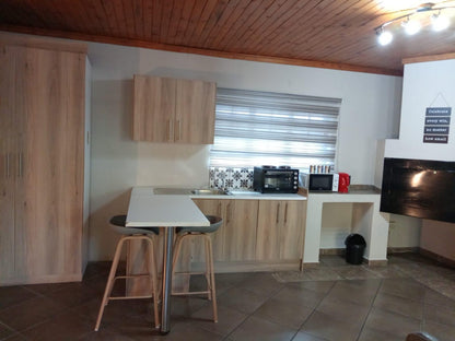 Lesedi Guesthouse Middleburg, King Studio Apartment 4, Kitchen