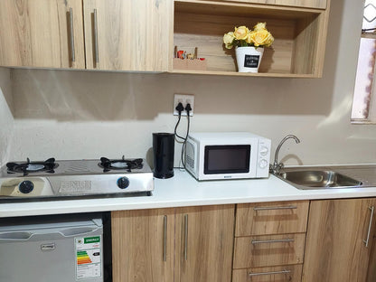 Lesedi Guesthouse Middleburg, King Studio Apartment 4, Kitchen