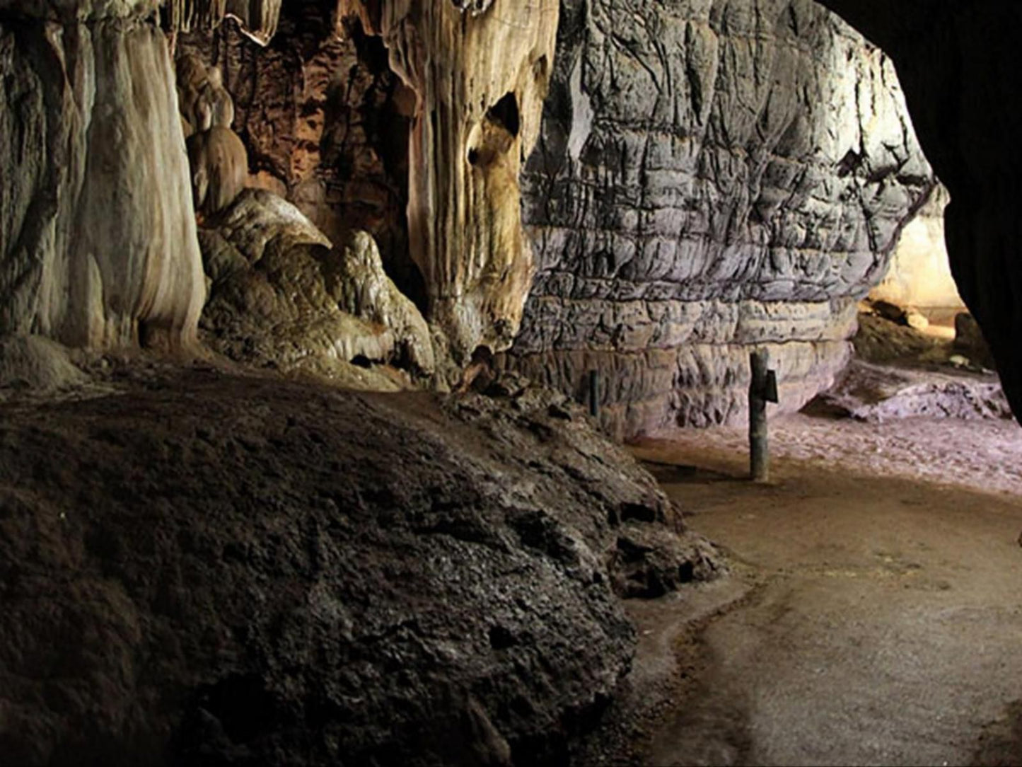 Lesolo Lodge, Cave, Nature