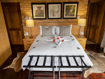 Lichenry Bush Lodge, Tau, Tholo, Kolobe & Lengau Chalets, Bedroom