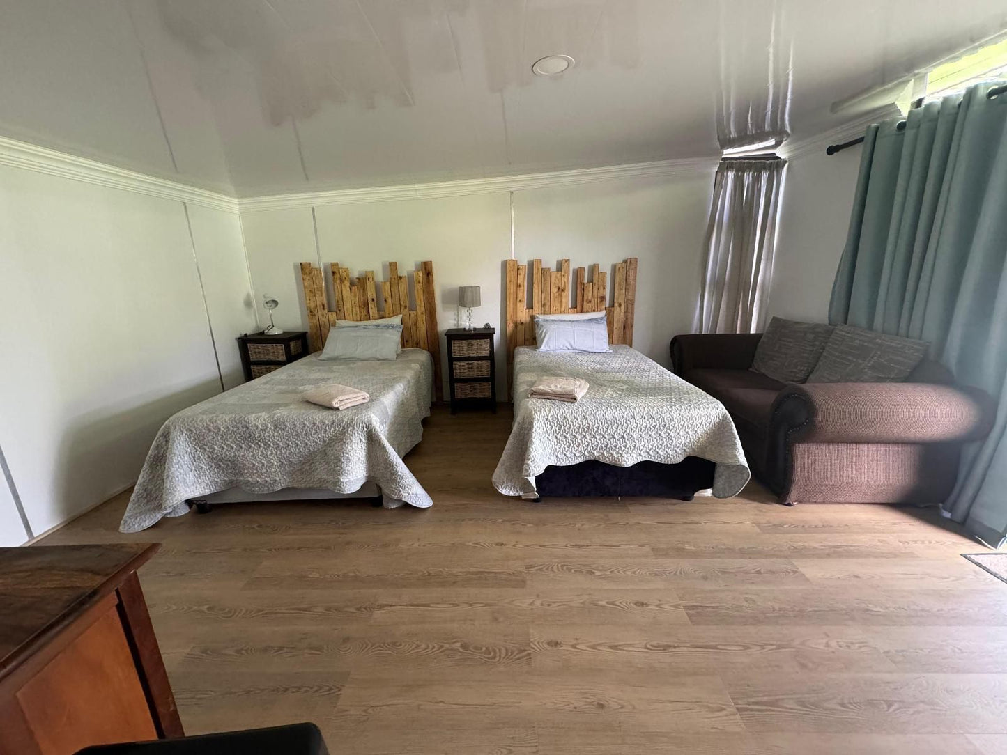 Lighthouse Guesthouse Welkom, 2 x Single Bed Room 1, Bedroom