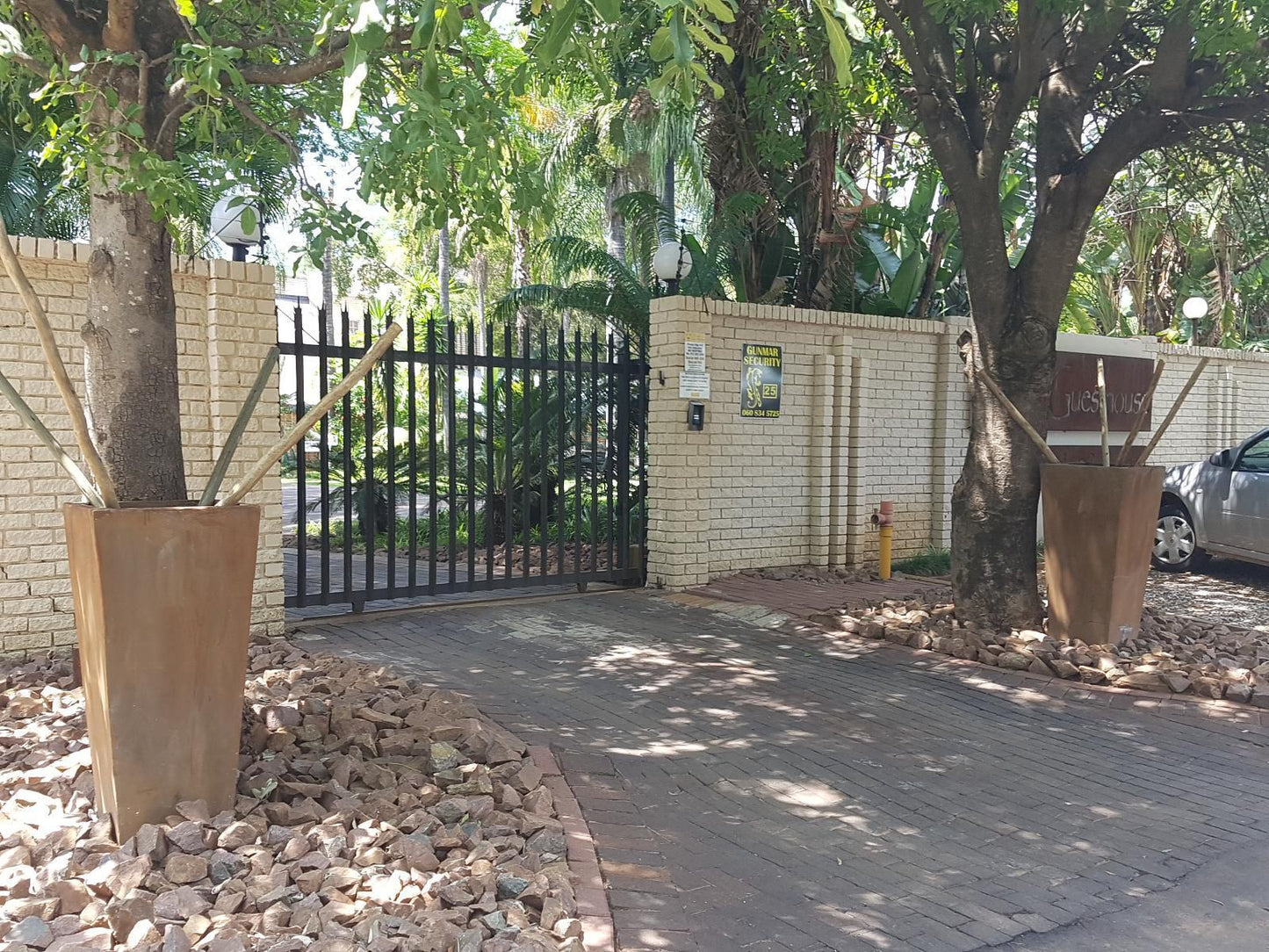 Lion'S Guesthouse And The Buck&Lion Restaurant, Gate, Architecture, Palm Tree, Plant, Nature, Wood