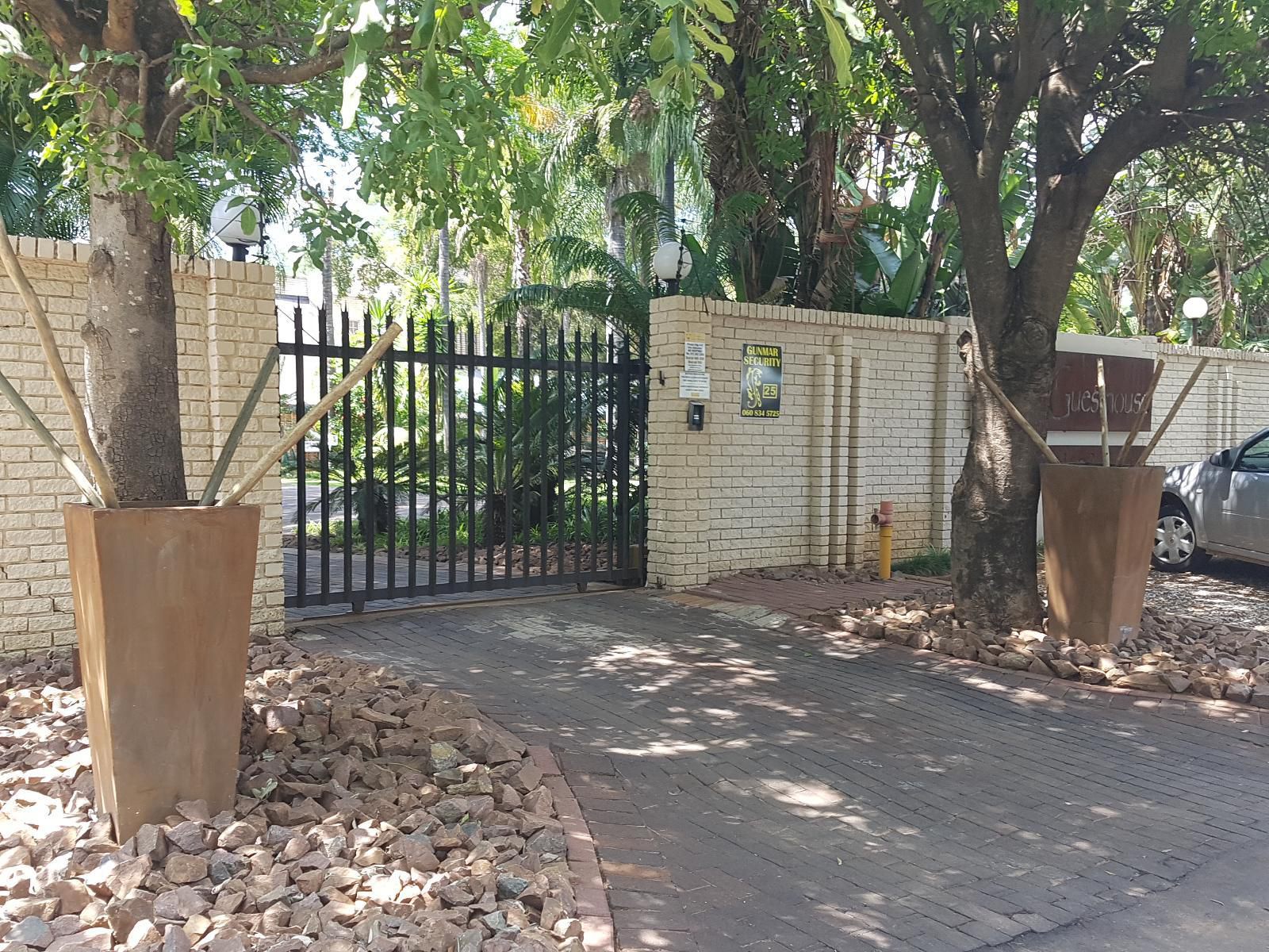 Lion'S Guesthouse And The Buck&Lion Restaurant, Gate, Architecture, Palm Tree, Plant, Nature, Wood