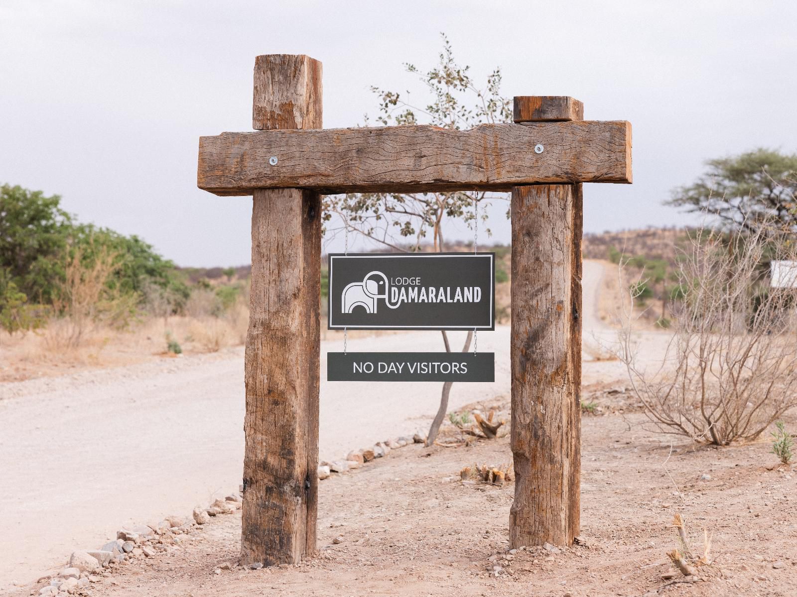 Lodge Damaraland, Sign