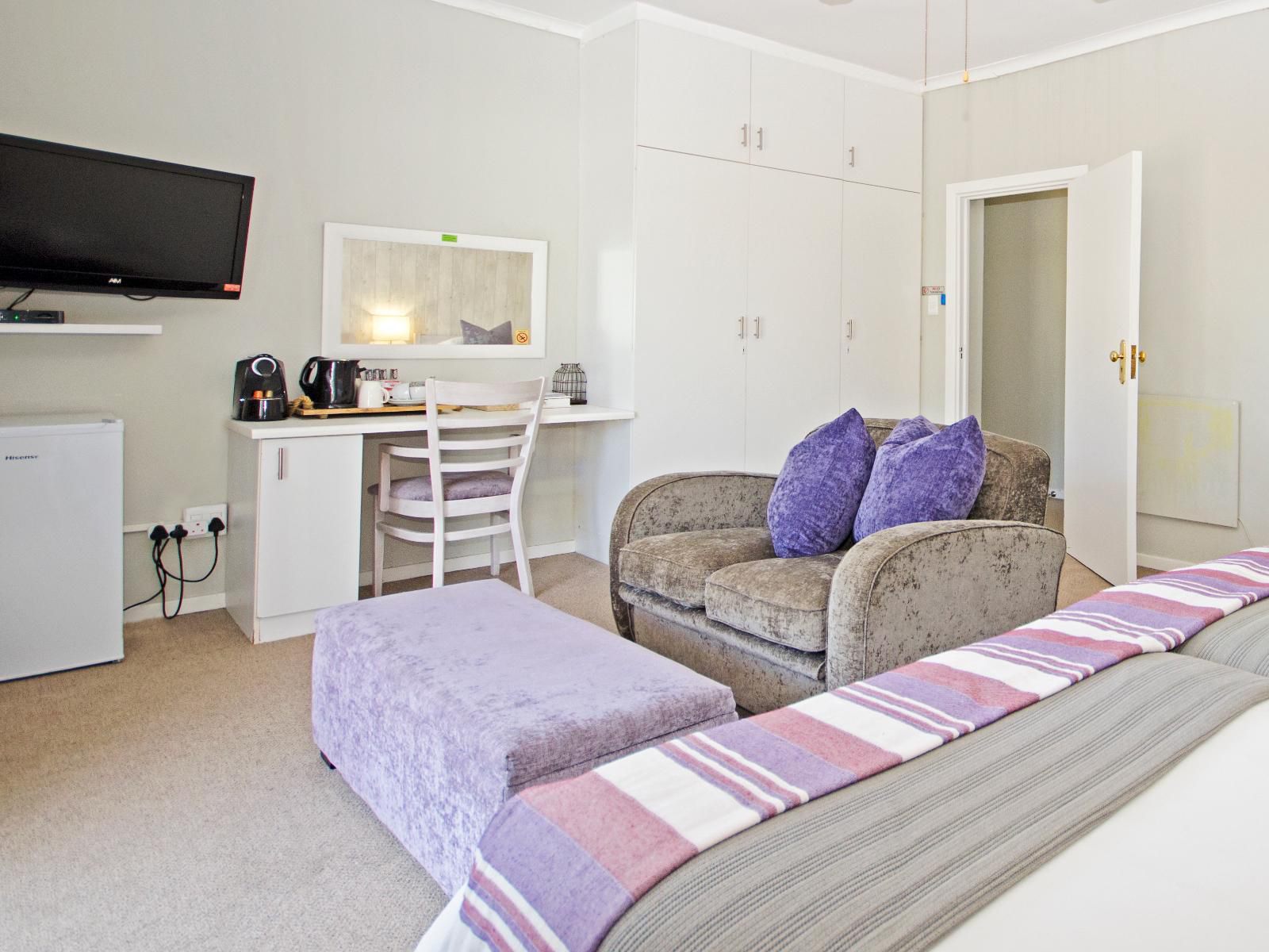 Lodge On Main Guest House & Conference Centre, Room 4 Jacaranda