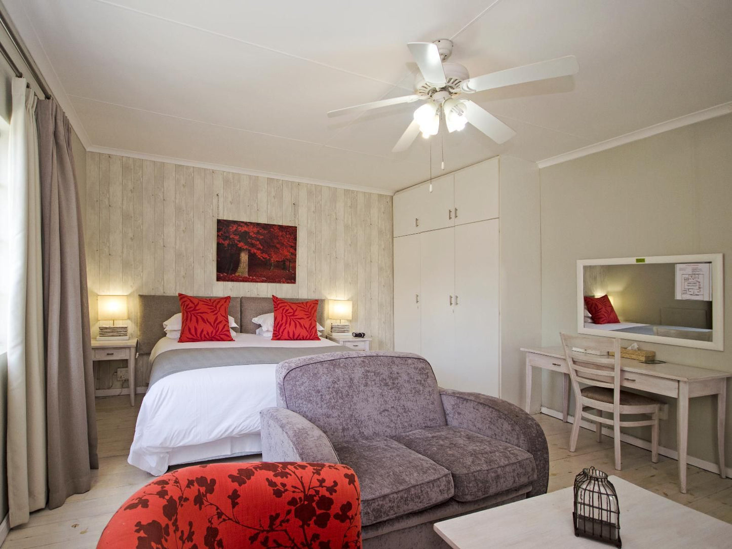 Lodge On Main Guest House & Conference Centre, Room 4 Jacaranda, Bedroom