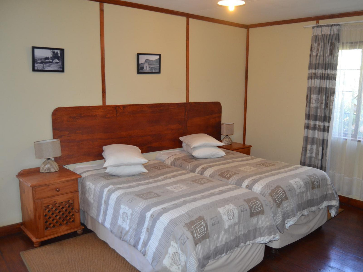 Twin Settlers Cottage 1 - 2 sleeper @ Log Cabin & Settlers Village