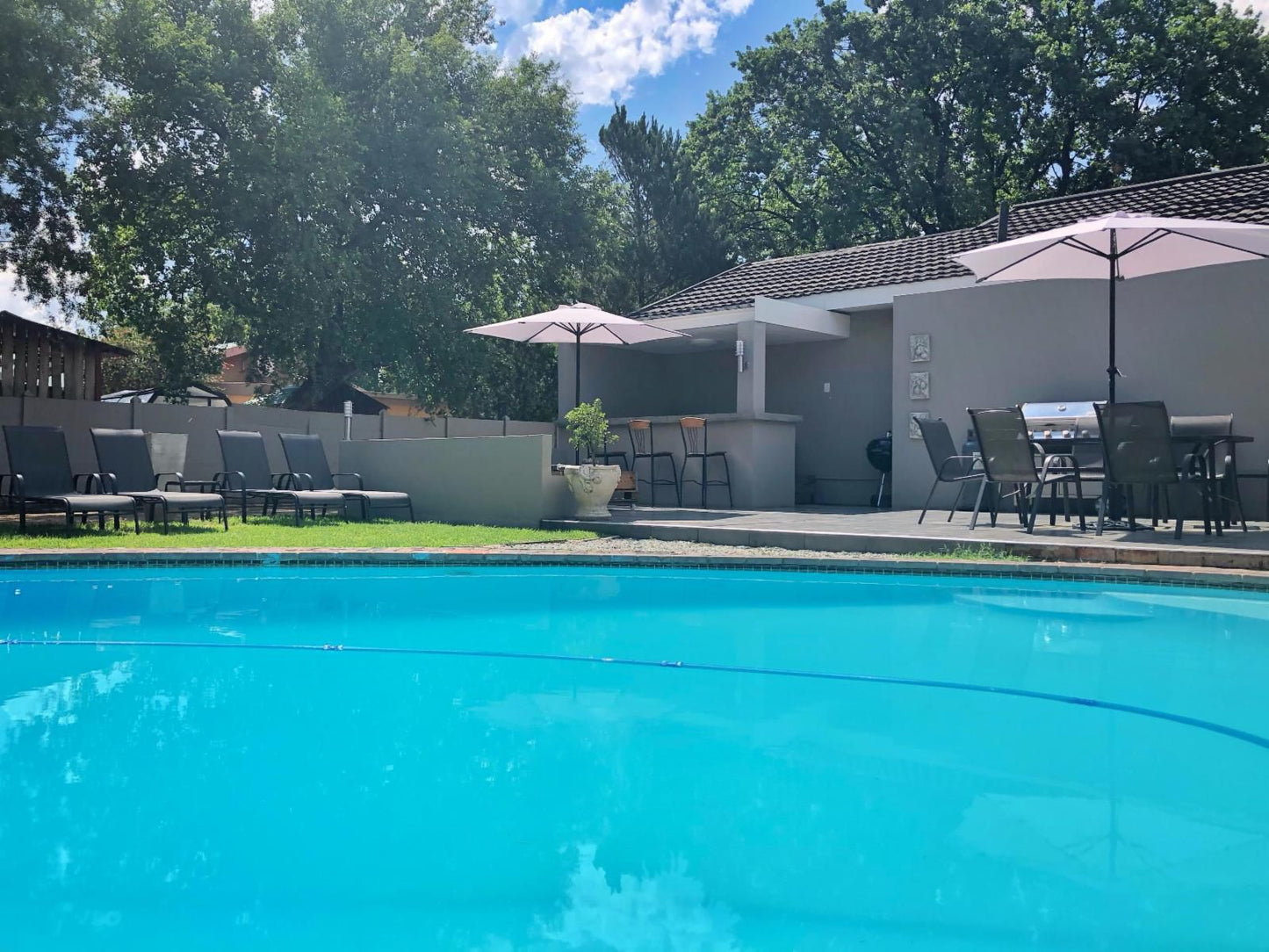 Louvre Guesthouse, Swimming Pool