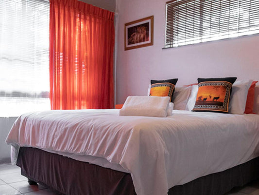 Deluxe Queen Room @ Lyronne Guesthouse Shuttle And Tours