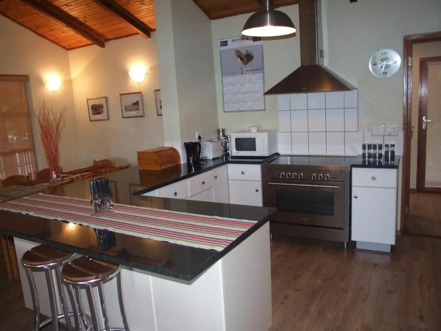 Mackenzie Property Management, The Hoek Knysna, Kitchen