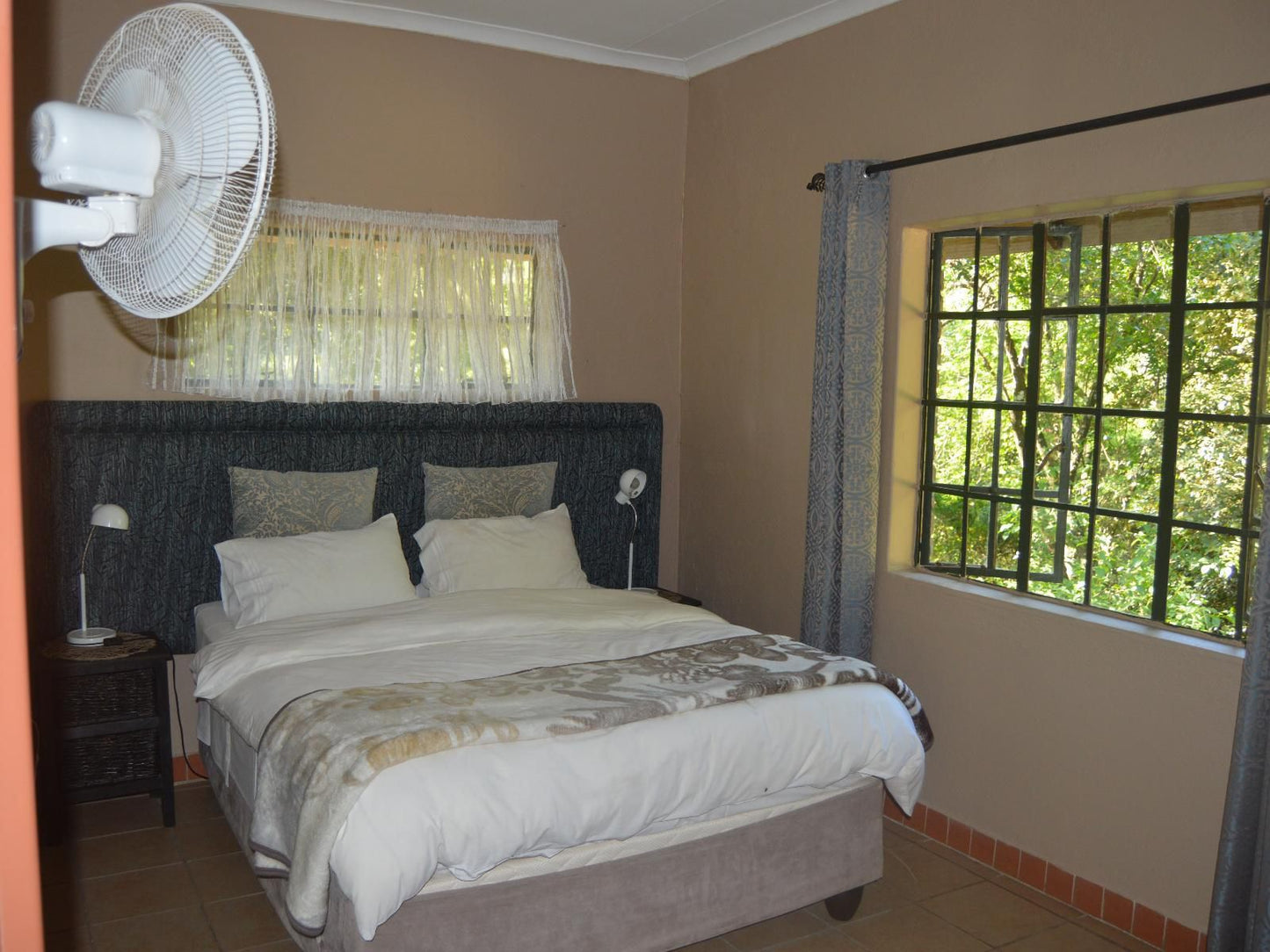 Macker Riverbend Cottages Hazyview Mpumalanga South Africa Palm Tree, Plant, Nature, Wood, Bedroom