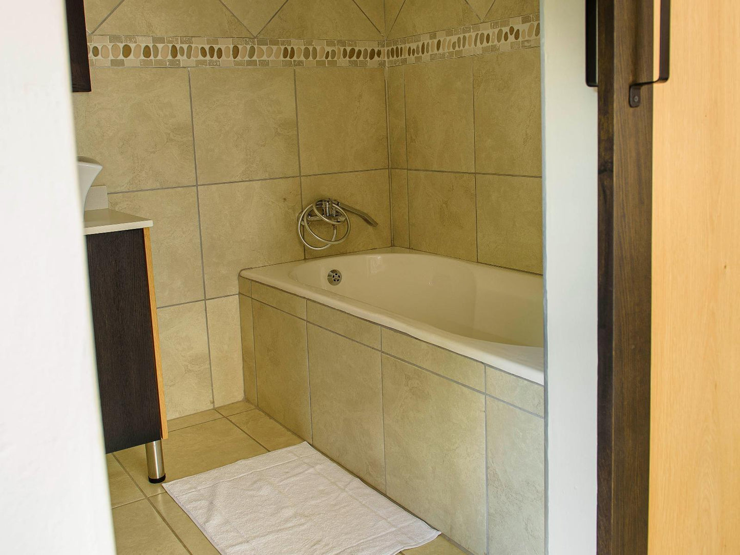 Superior Queen Room with Tub & Shower @ Magnolia Guesthouse