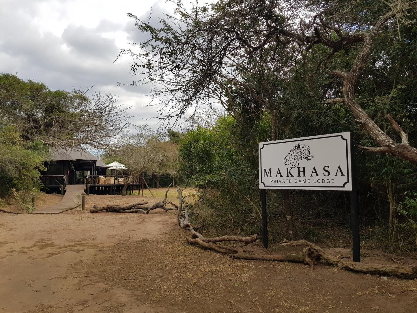 Makhasa Private Game Lodge, Sign