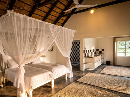 Makuwa Safari Lodge, Triple Room with Shower, Bedroom