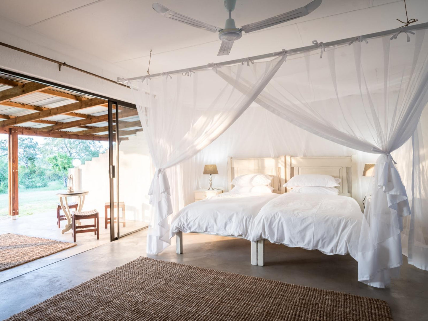 En-suite Room @ Makuwa  Safari Lodge