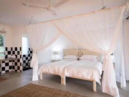 En-suite Room with Bath @ Makuwa  Safari Lodge