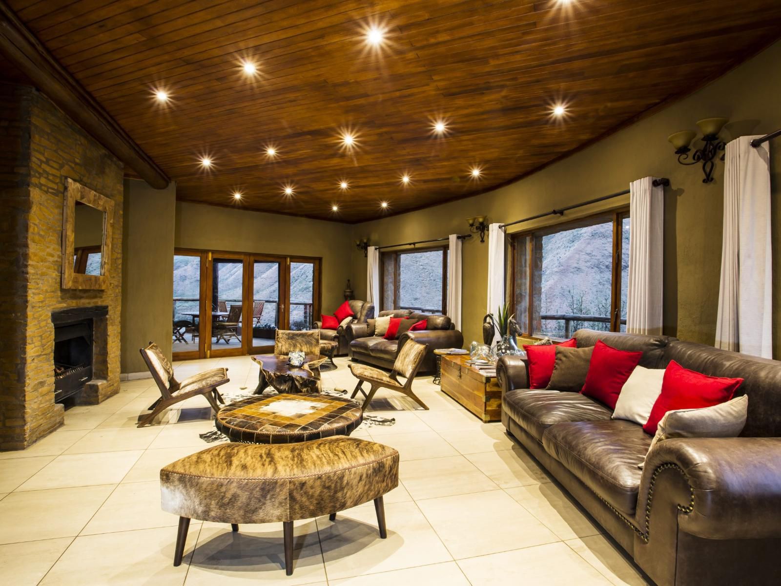 Maliba Lodge, Colorful, Living Room