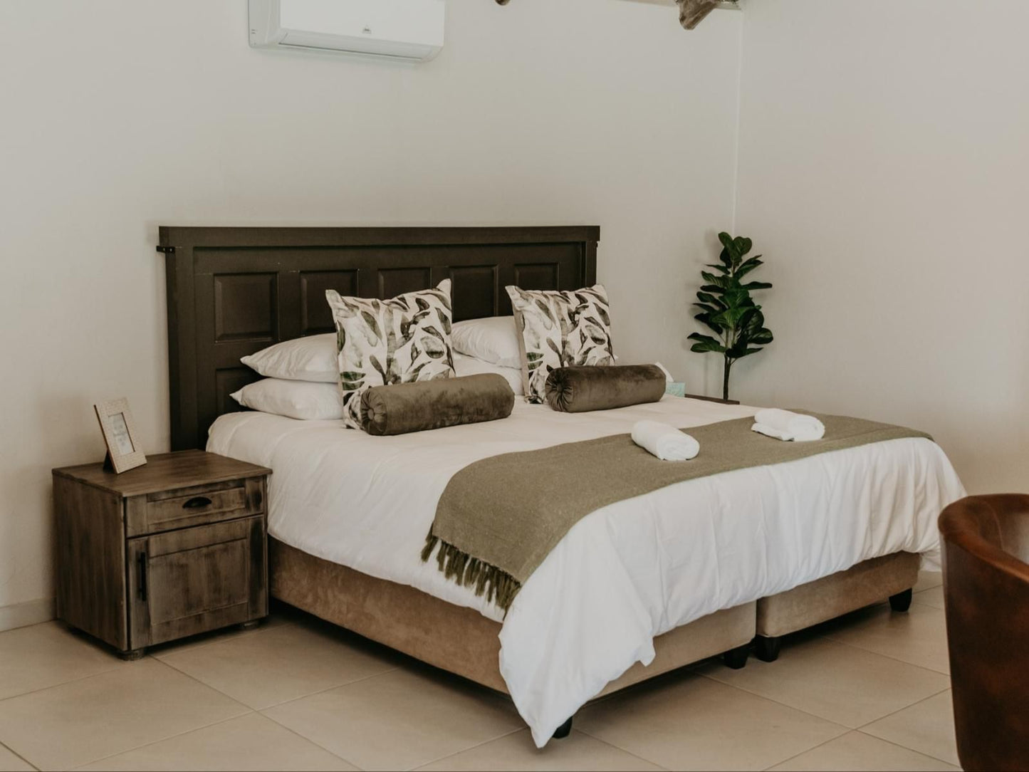 Mambakloof Country Estate, Chalet 8, Sepia Tones, Bedroom