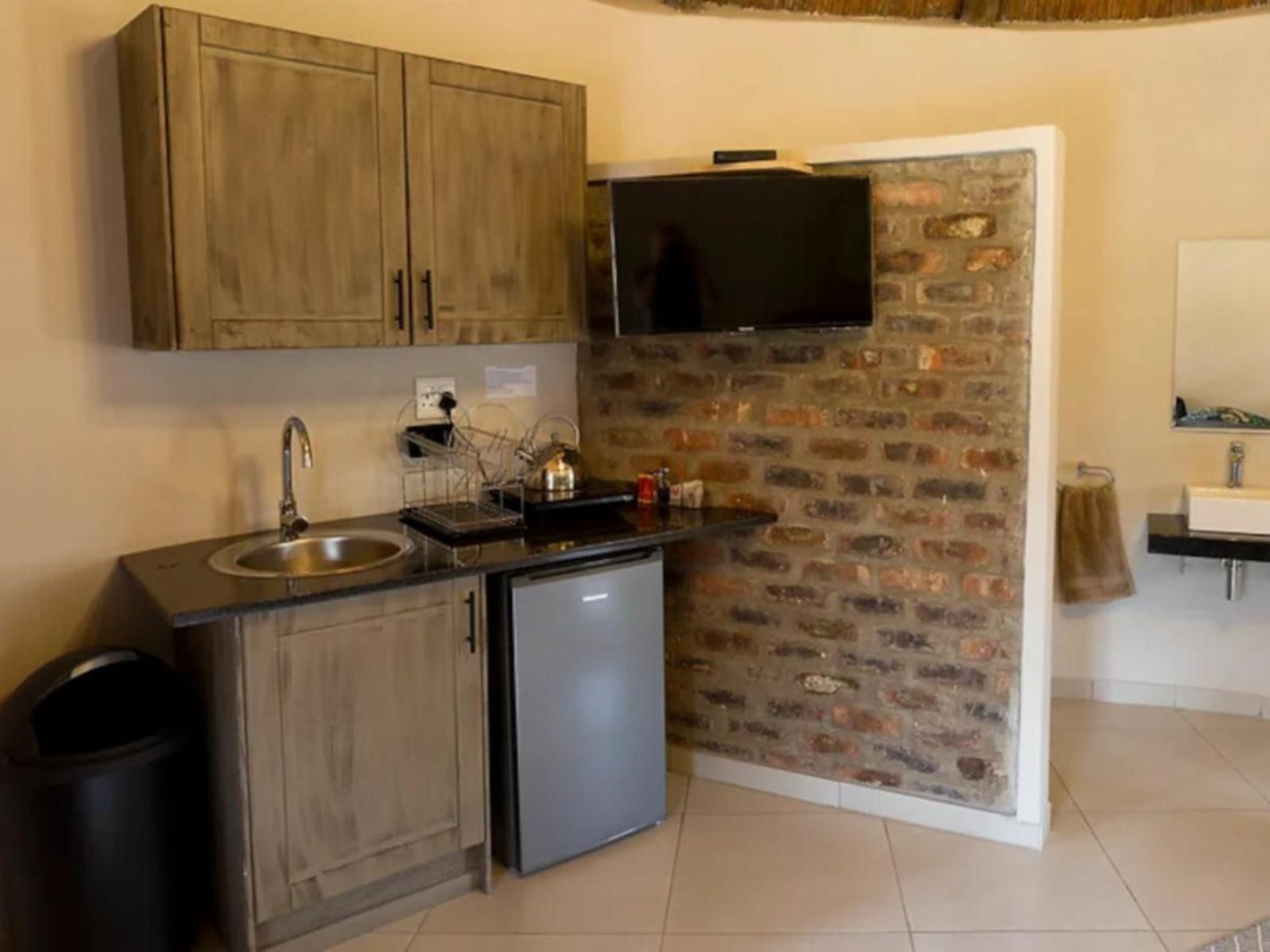 Mambakloof Country Estate, Rondawel 6, Kitchen