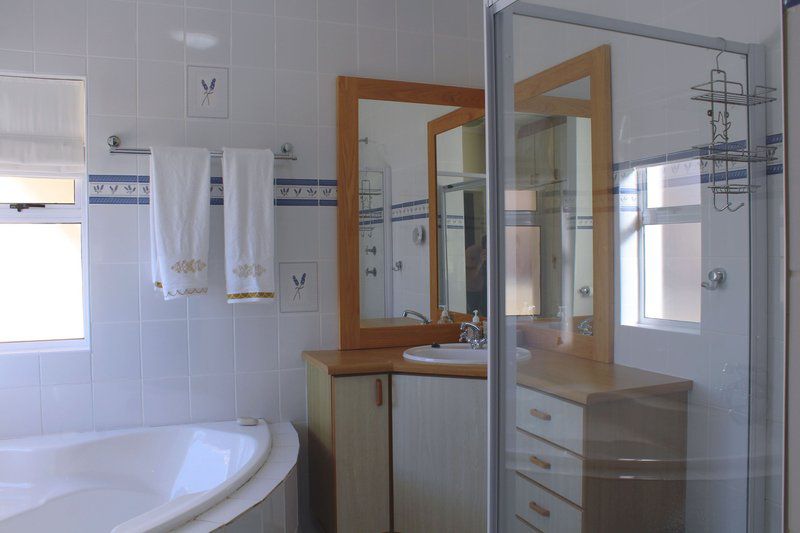 Waterside Living Marina Martinique 1304 Marina Martinique Jeffreys Bay Eastern Cape South Africa Bathroom