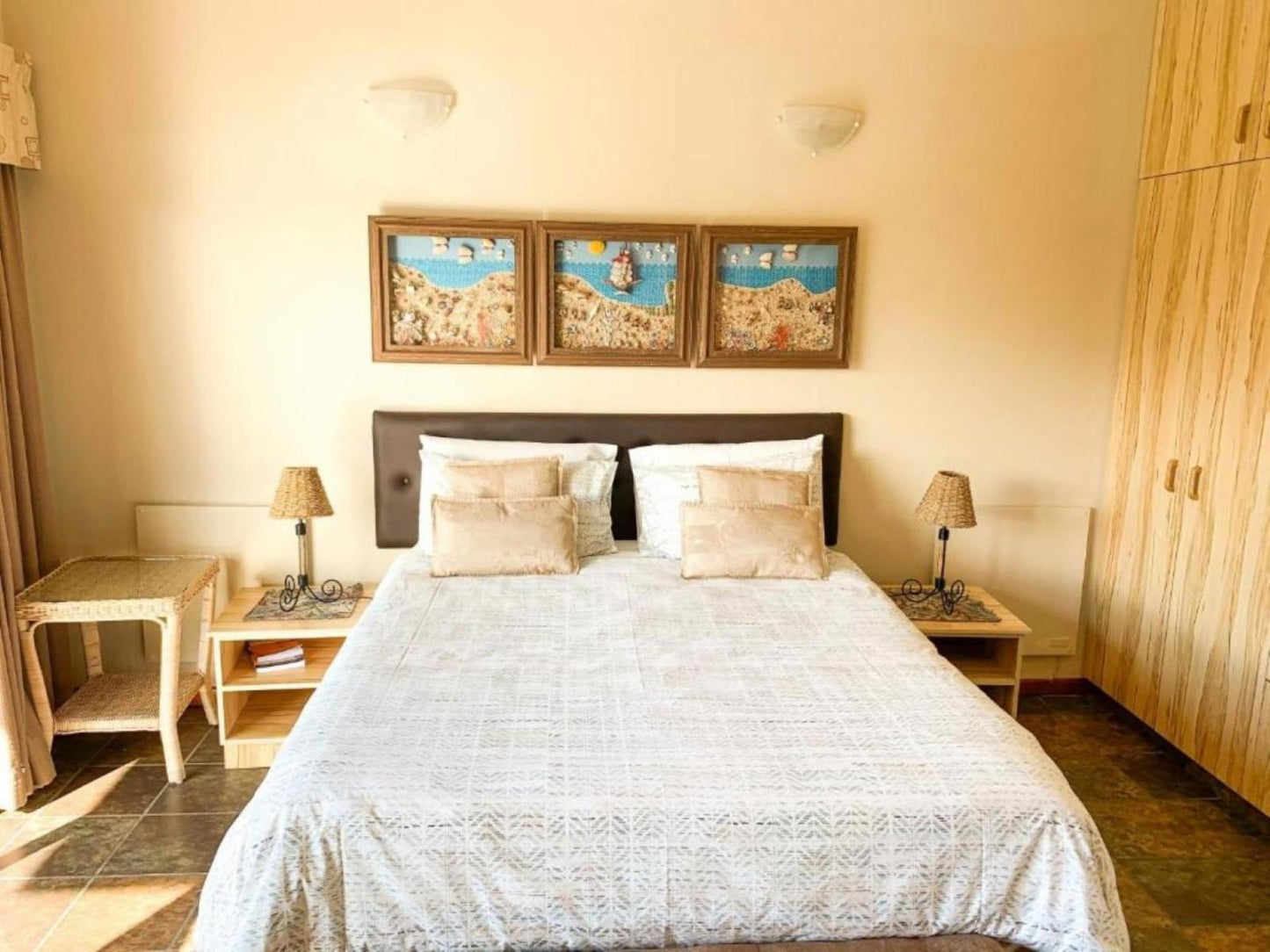 Double Room Queen Wheelchair Friendly @ Marina Martinique Bed & Breakfast