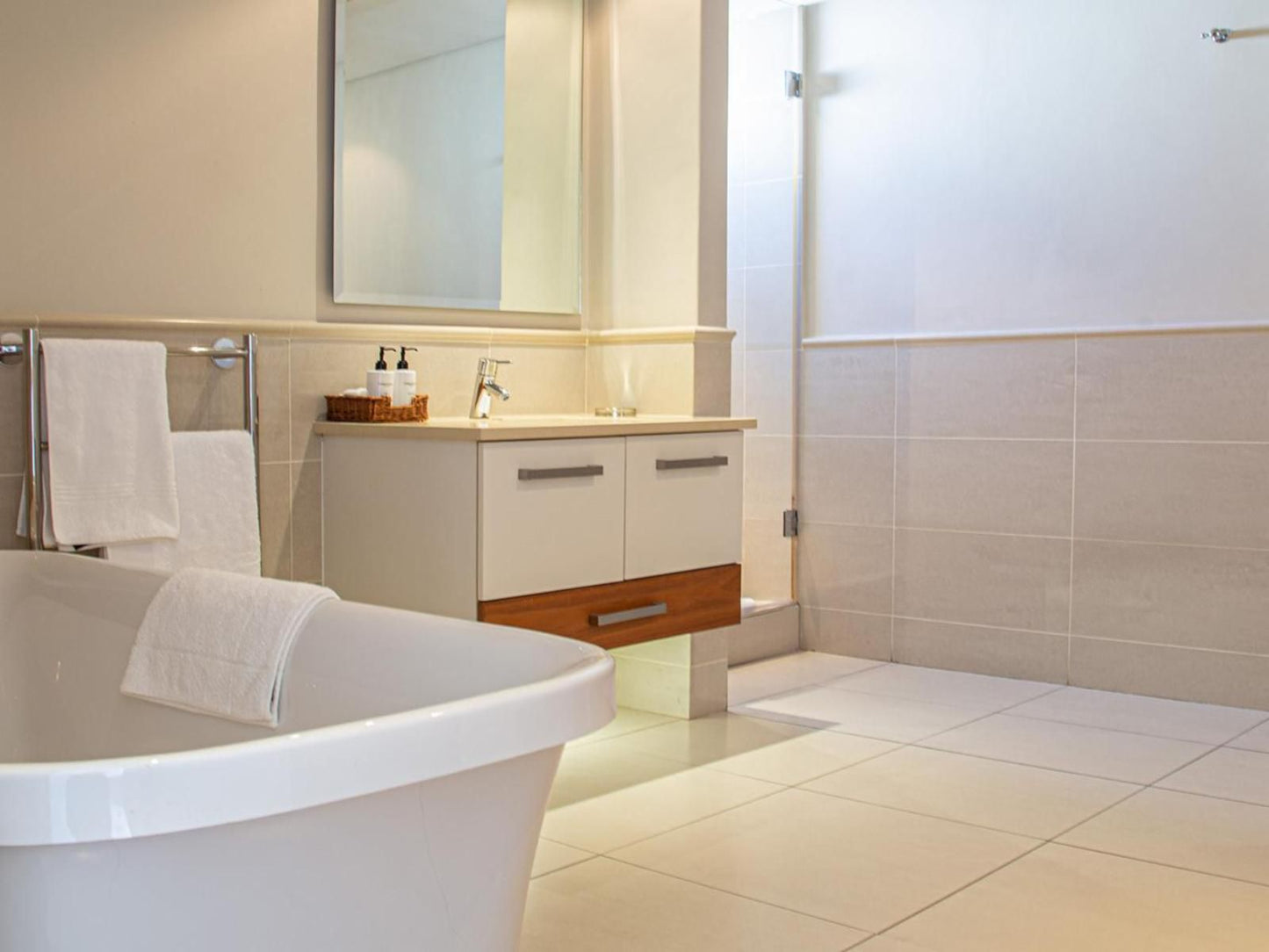 Marine Square Luxury Holiday Suites Hermanus Western Cape South Africa Bathroom