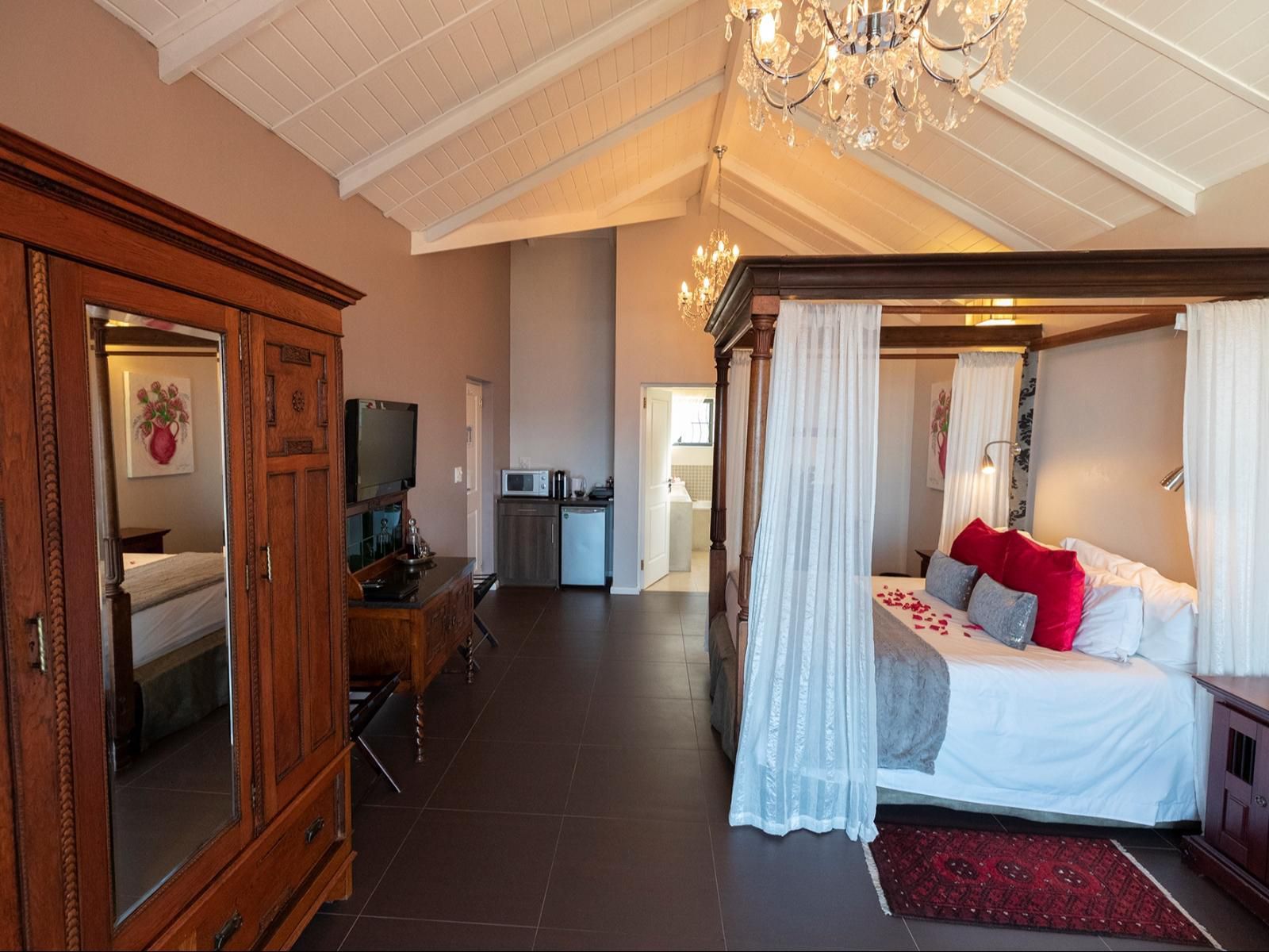 Mariner Guesthouse & Villa, Sail Room (sea views), Bedroom