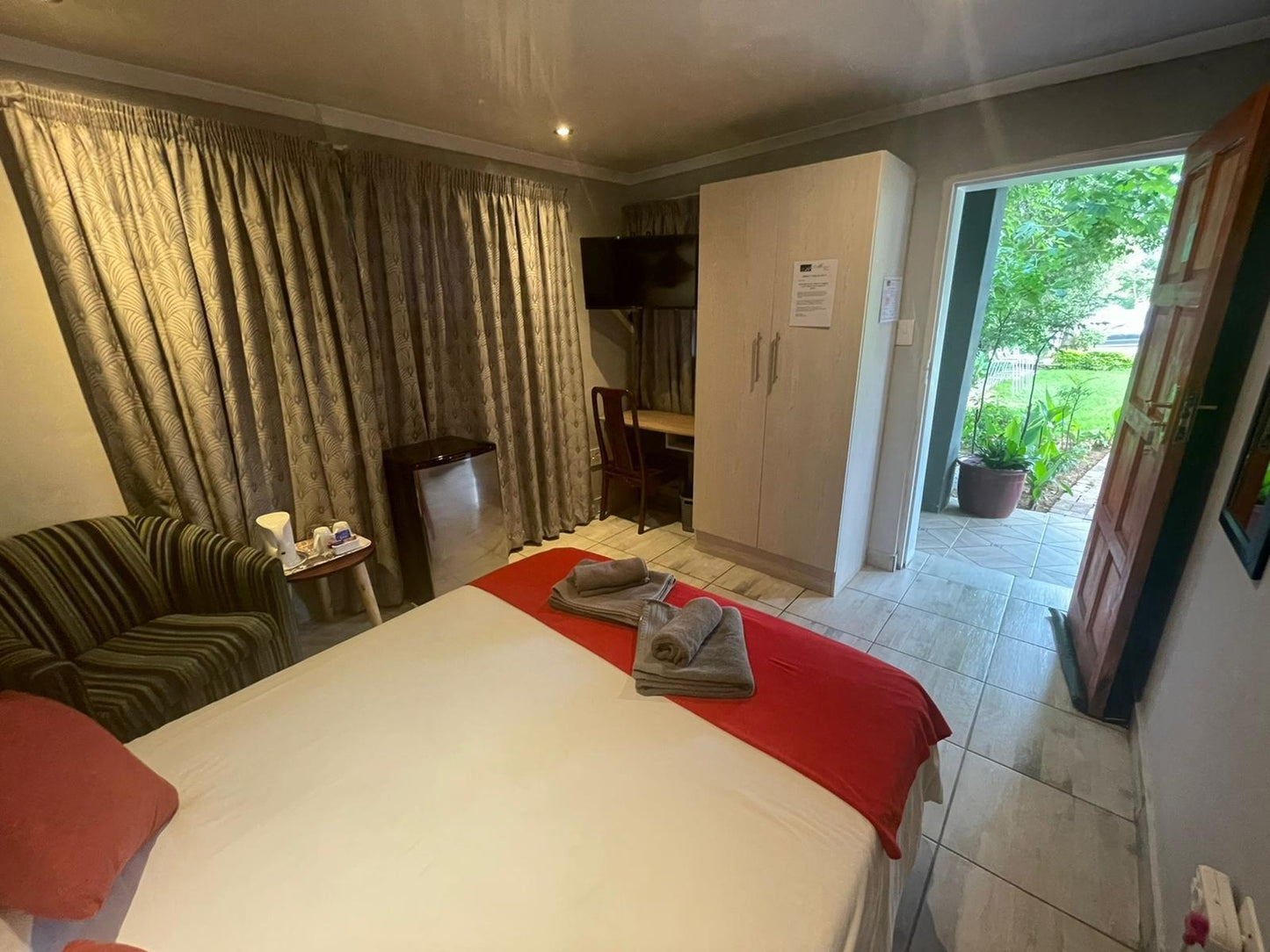 Double Room By The Garden @ Marion Lodge