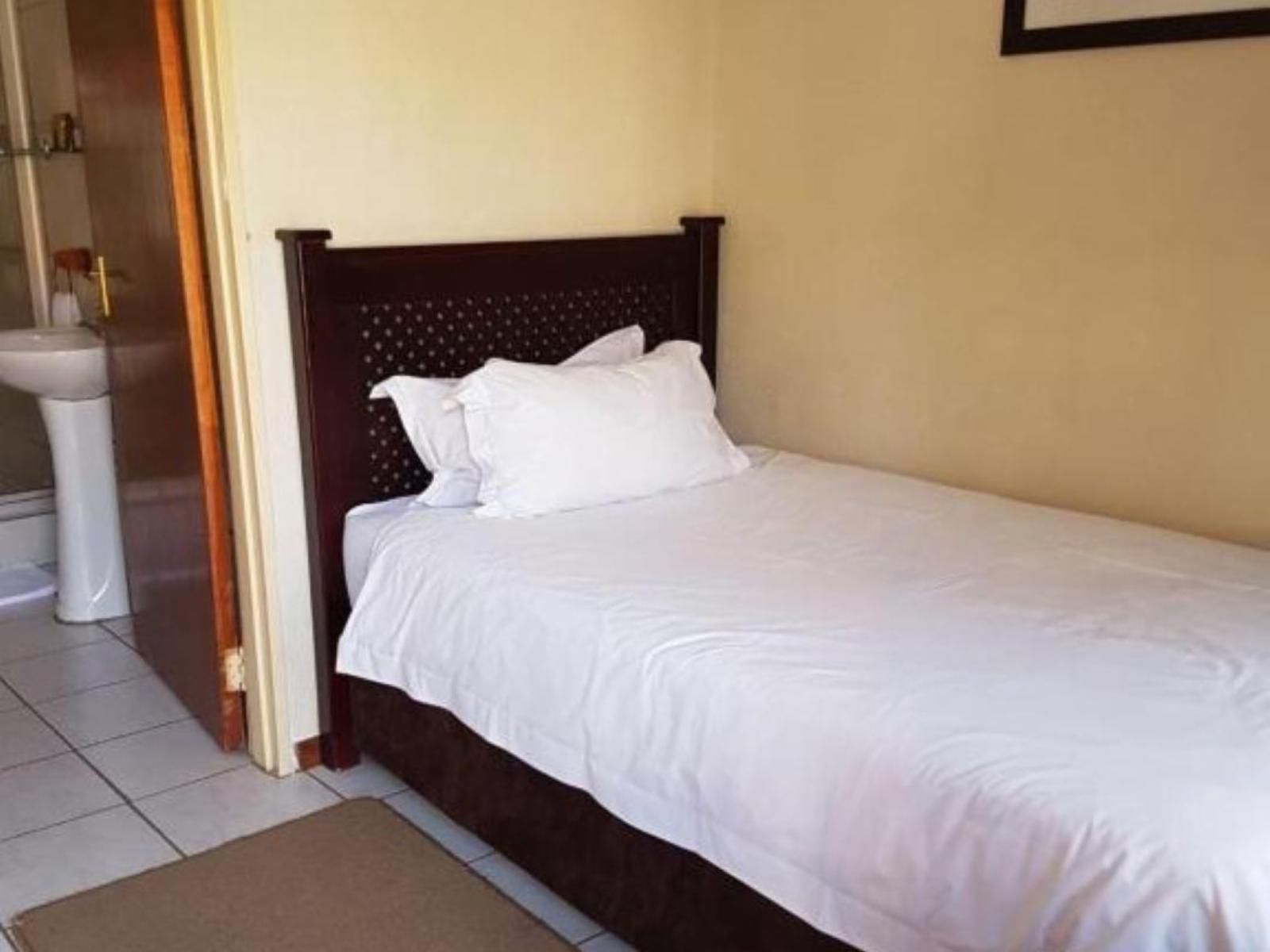 Marlot Guest House, Deluxe Family Room - A/C - Bath/Shower, Bedroom