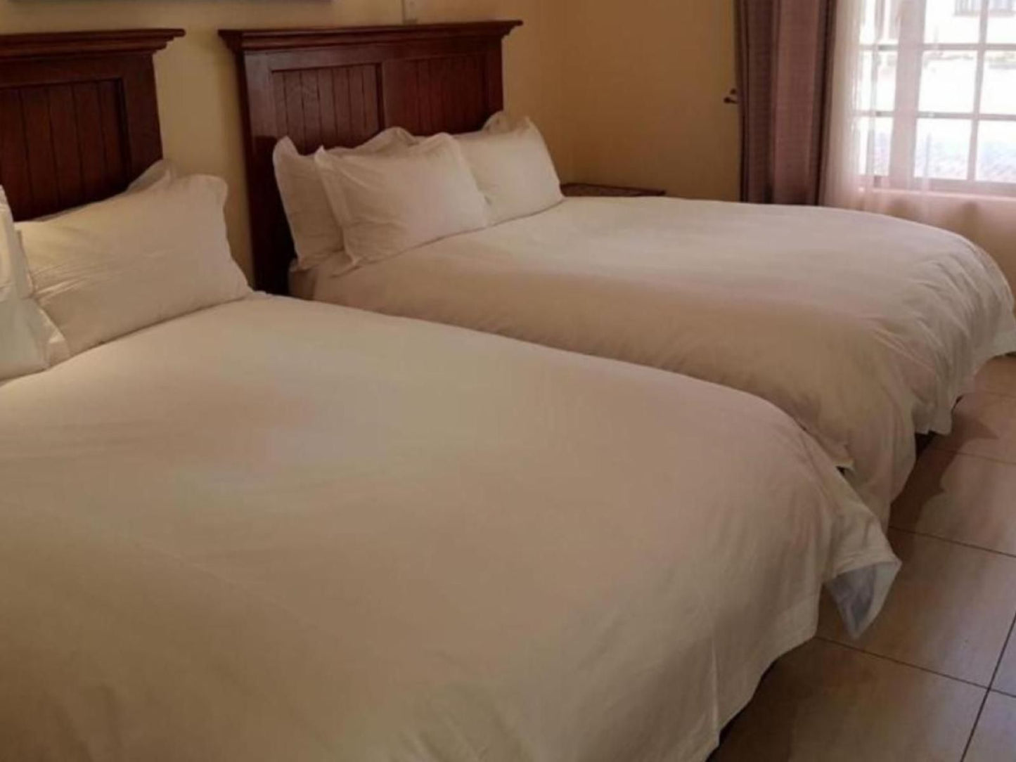 Marlot Guest House, Twin Bedrooms - Air-con - Shower, Bedroom