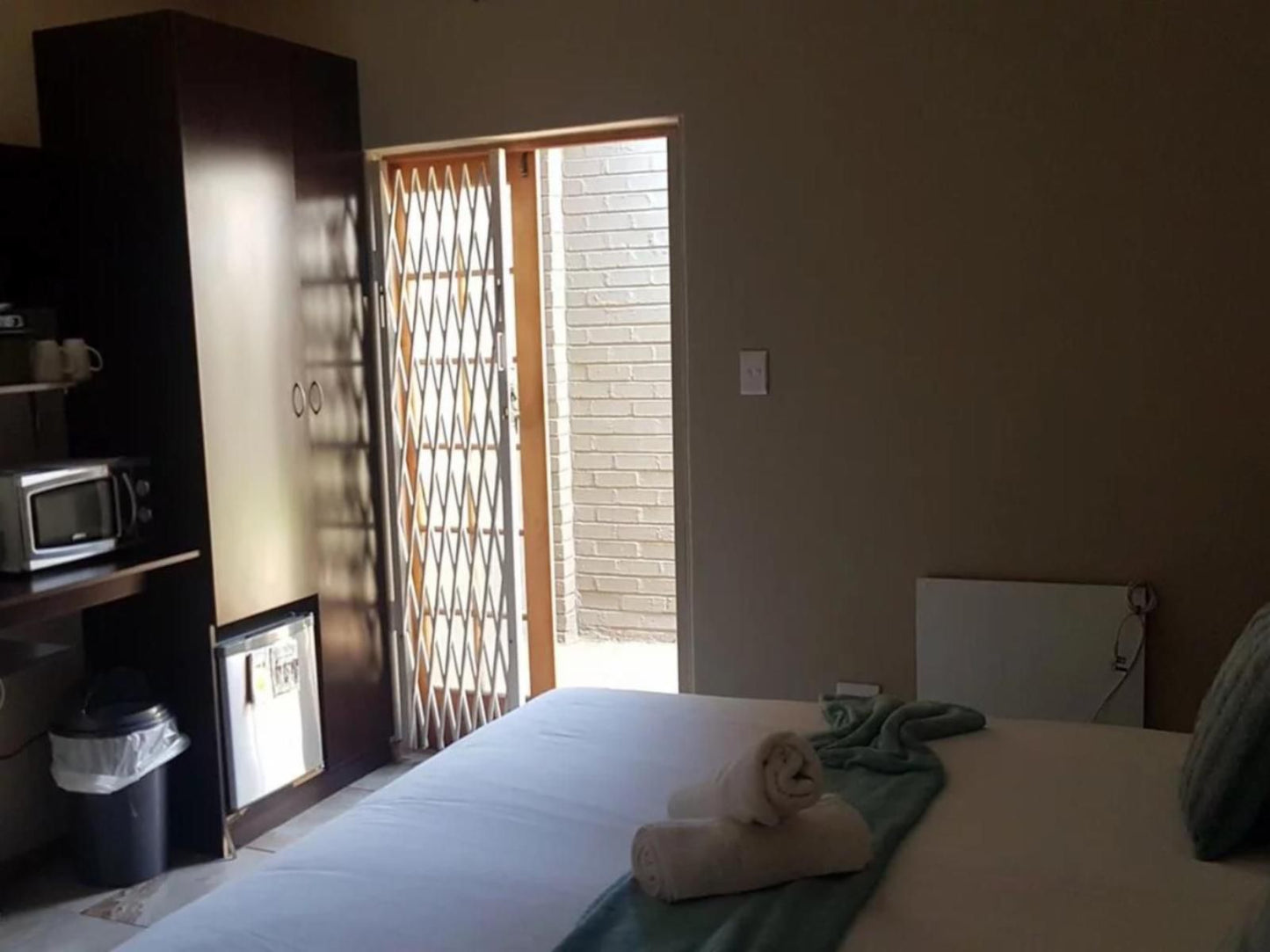 Mc Kala Guest House, Luxury Double Unit, Bedroom