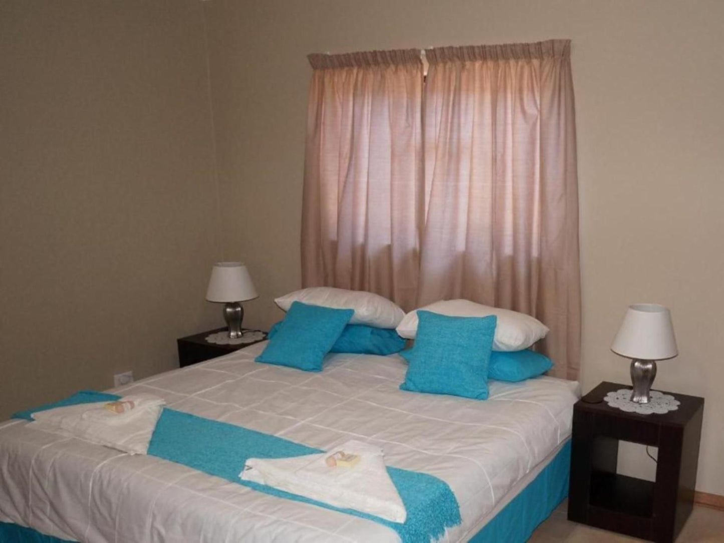 Mc Kala Guest House, Luxury Family Unit, Bedroom