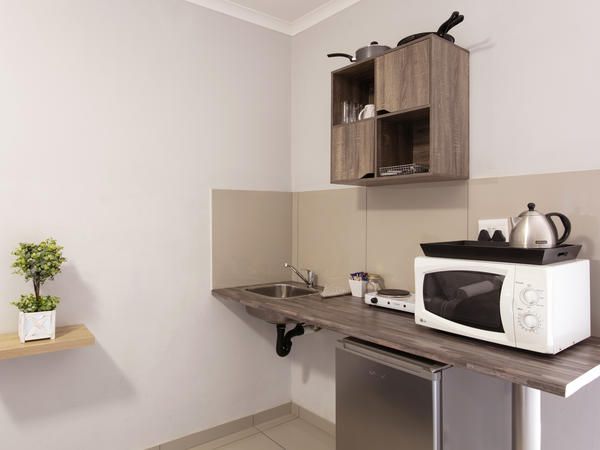 Menlyn Apartments Garsfontein Pretoria Tshwane Gauteng South Africa Kitchen