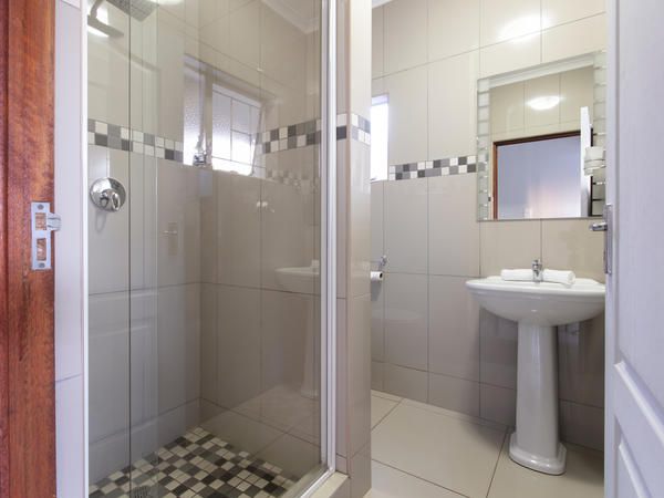 Menlyn Apartments Garsfontein Pretoria Tshwane Gauteng South Africa Unsaturated, Bathroom