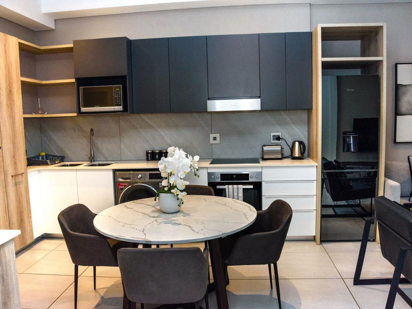 Menlyn Maine Apartments Unit 9 Menlyn Pretoria Tshwane Gauteng South Africa Place Cover, Food, Kitchen