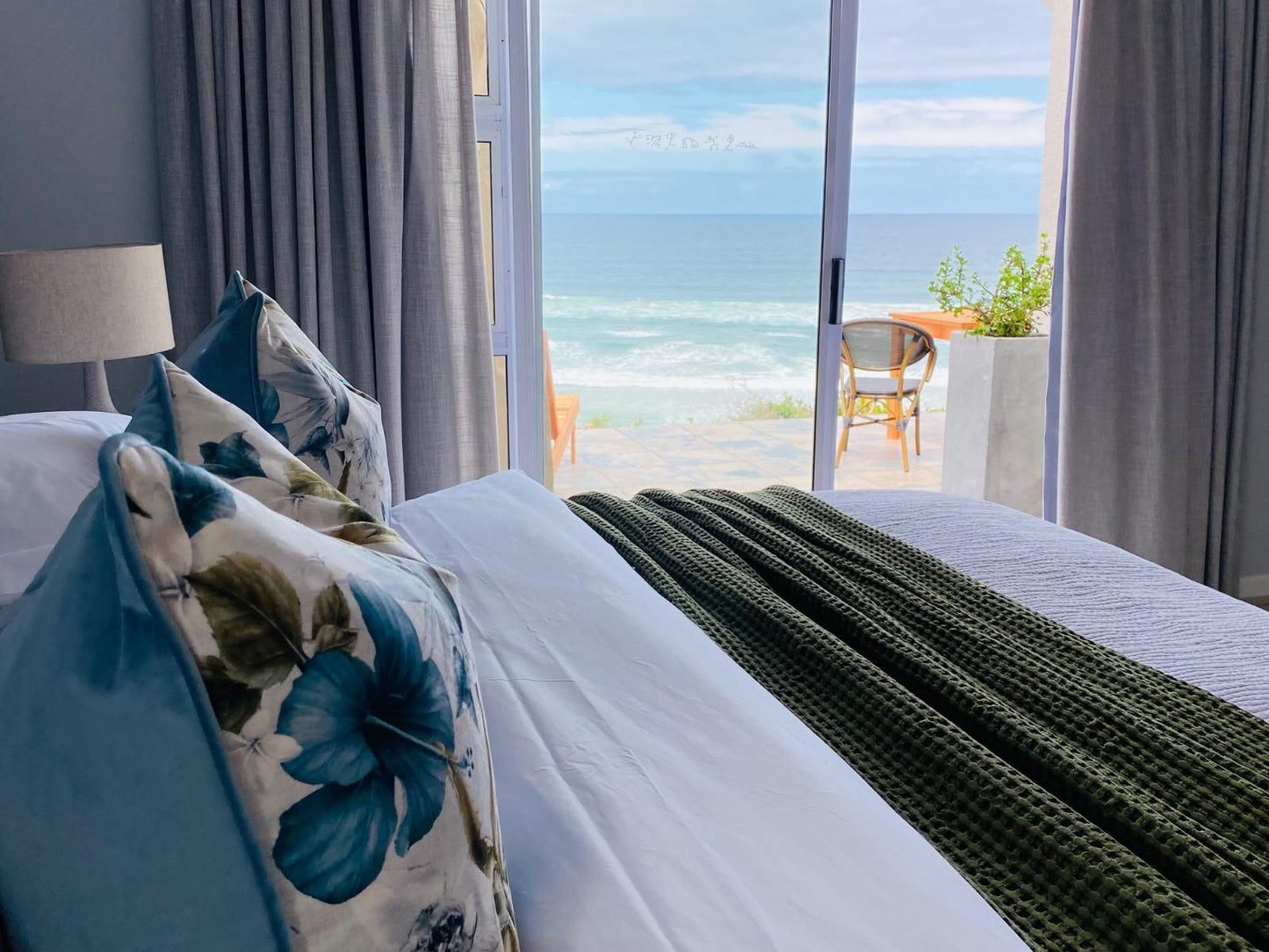 Mes Amis Beach Guesthouse, Double Room with Sea View, Bedroom