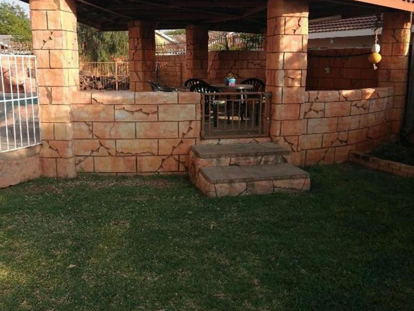 Midway Overnight Rooms Monument Heights Kimberley Northern Cape South Africa Brick Texture, Texture