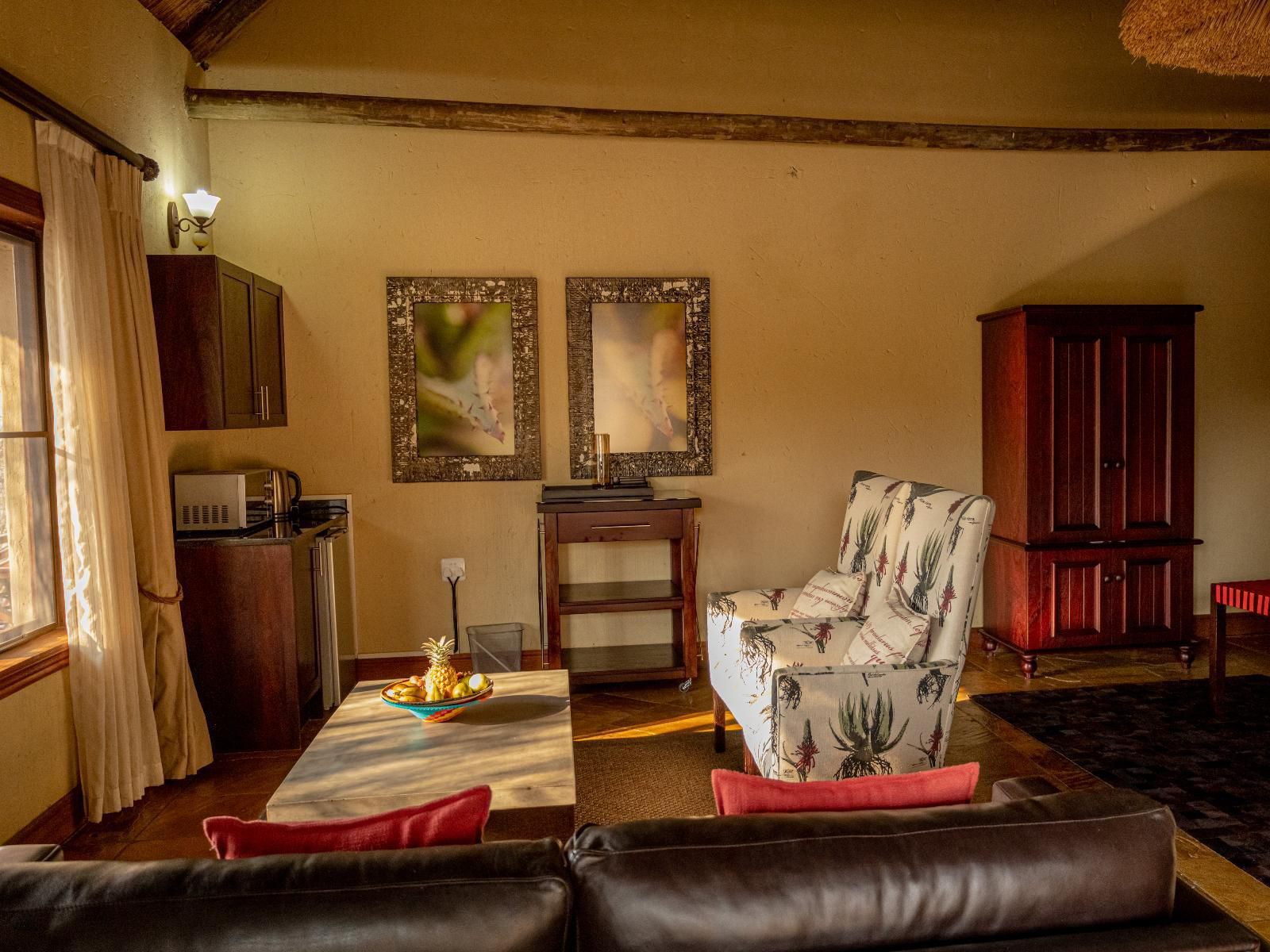 Mmakuba Private Game Lodge, Deluxe Chalet, Colorful, Living Room