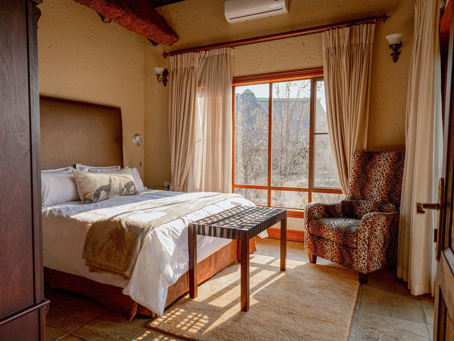 Mmakuba Private Game Lodge, Deluxe Chalet, Bedroom