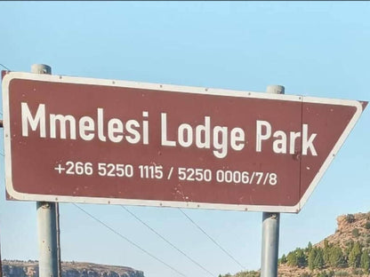 Mmelesi Lodge, Sign, Text